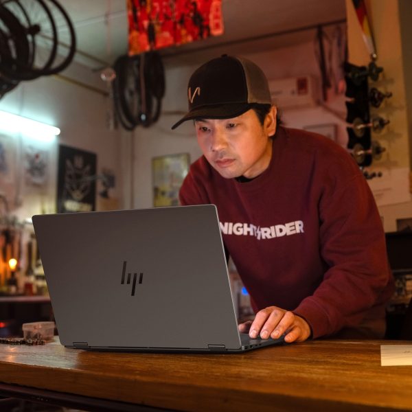 HP OmniBook X Flip 16 2K Touch Laptop Ryzen 5 220-20